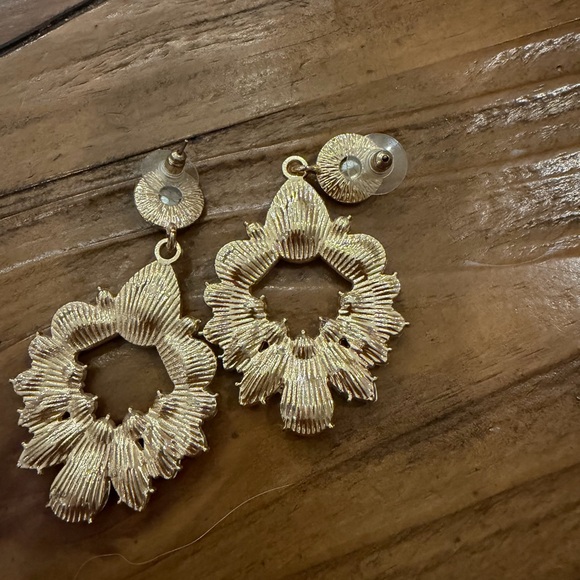 T.J.Maxx Gold and Peach Crystal Earrings - Picture 3 of 3